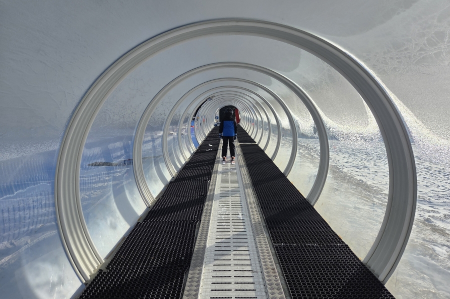 tunel that you are in when learning to ski as an adult or as a child at Villard-de-Lans