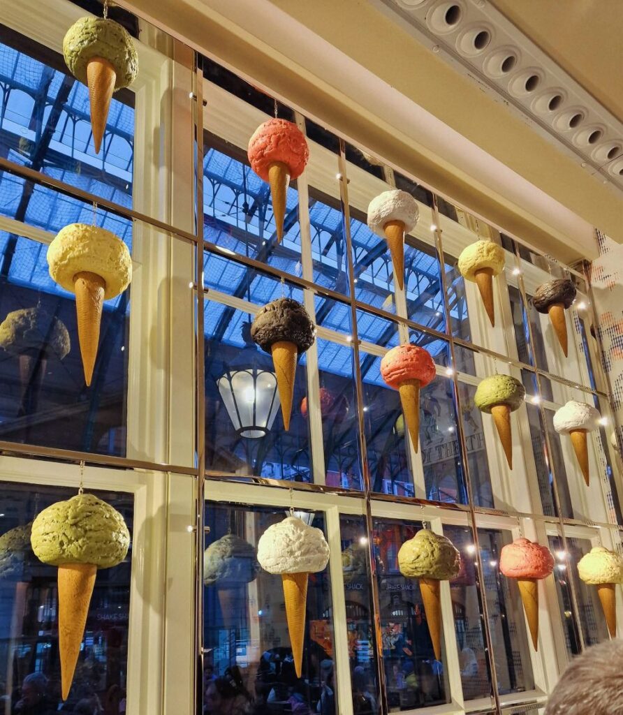 Venchi ice cream shop - family day out in London - @alexandrainengland