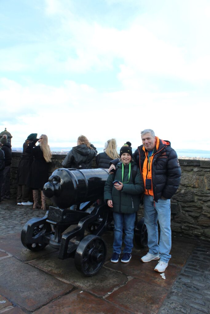 edinburgh-castle-one-oclock-gun-taken-by-@alexandrainengland